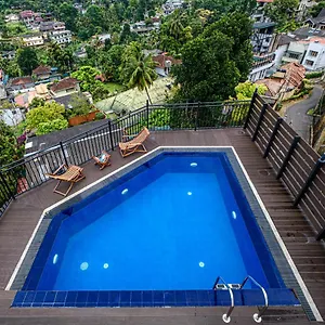 Queens Mount Ridge ** Kandy