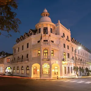 Queen's ***** Kandy